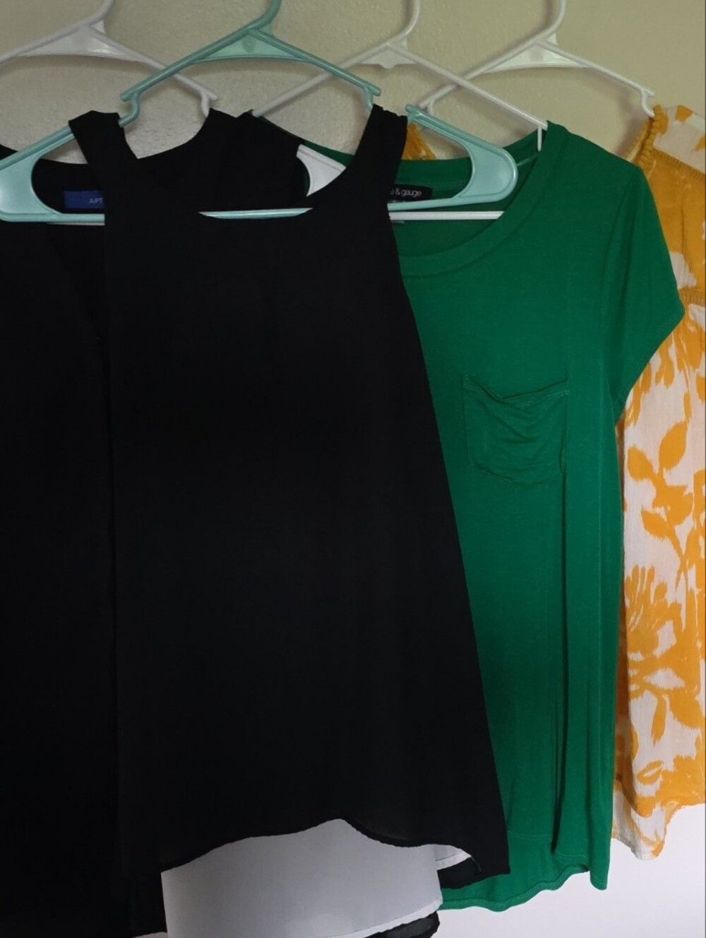 Bundle 4 2 Tanks 2 Shirts Size Med